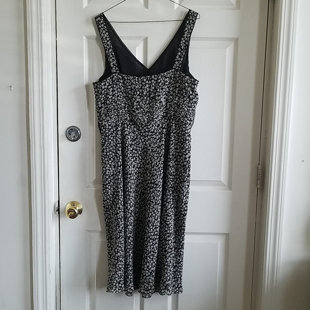 Dress - Picture 3 of 4